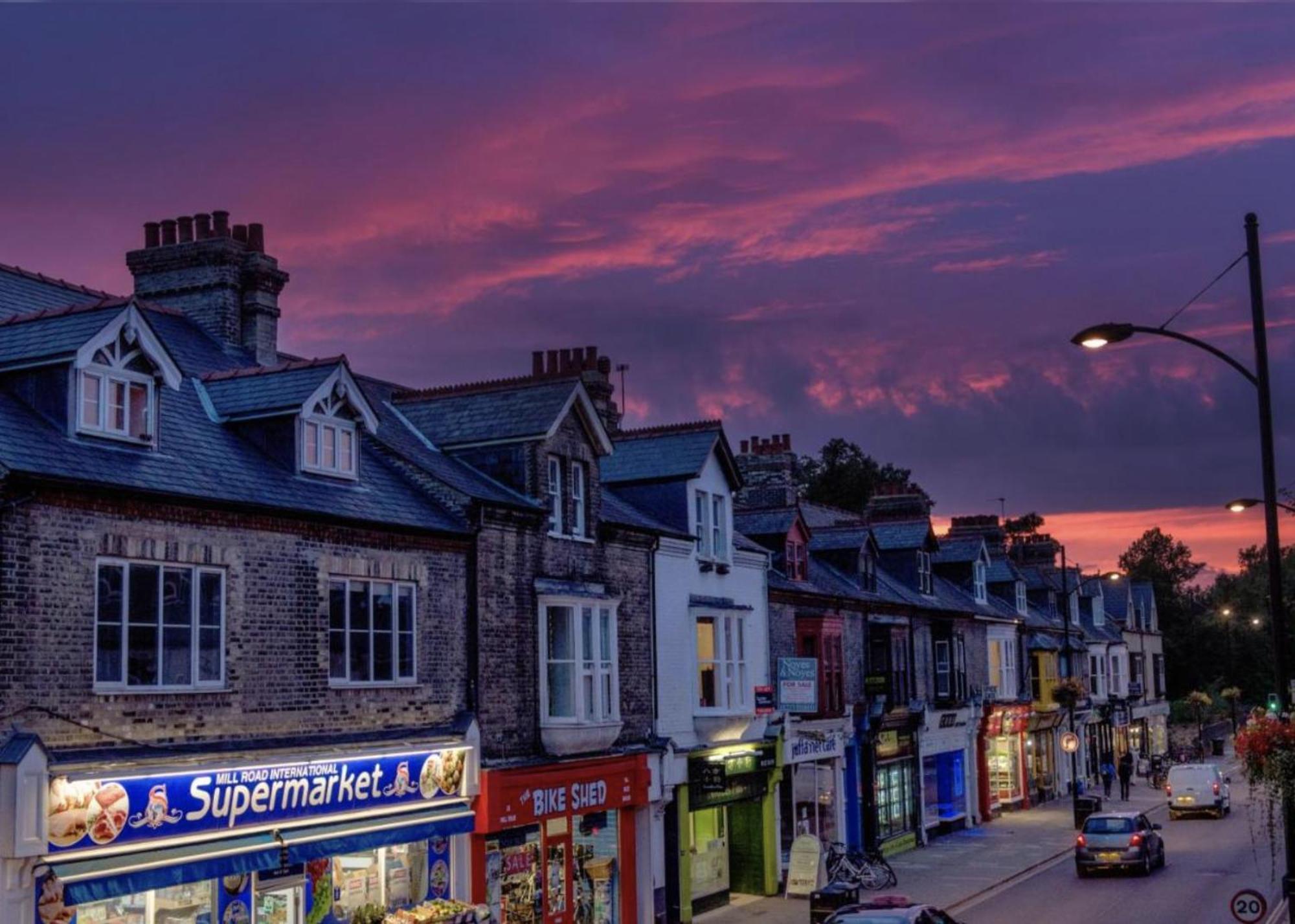 Large Beautiful Luxury Centre On On Mill Rd - Walk To Station And Centre Apartment