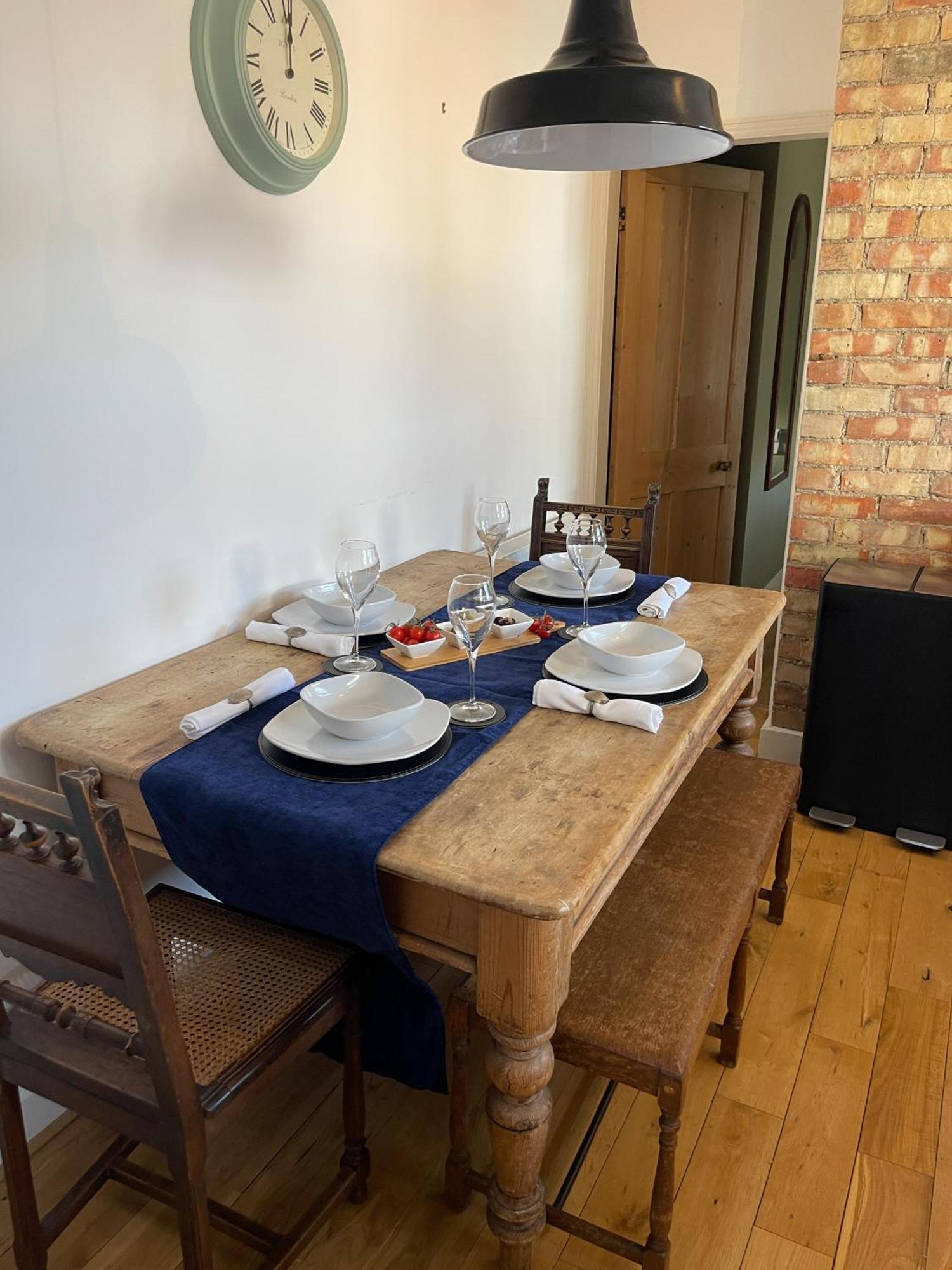 Large Beautiful Luxury Centre On On Mill Rd - Walk To Station And Centre Apartment