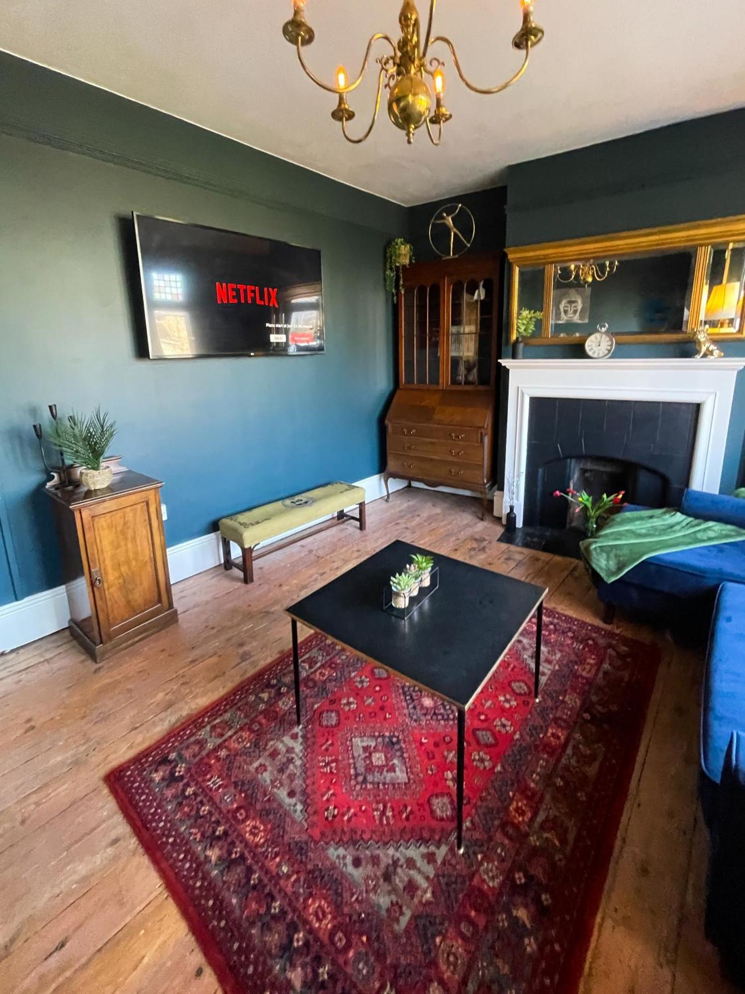 Large Beautiful Luxury Centre On On Mill Rd - Walk To Station And Centre Apartment *