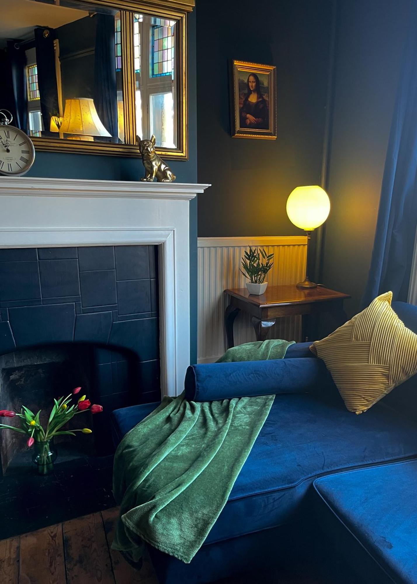 Large Beautiful Luxury Centre On On Mill Rd - Walk To Station And Centre Apartment *