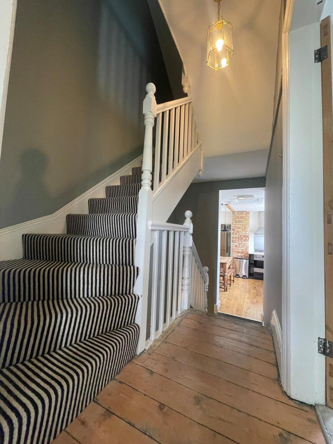 Large Beautiful Luxury Centre On On Mill Rd - Walk To Station And Centre Apartment *