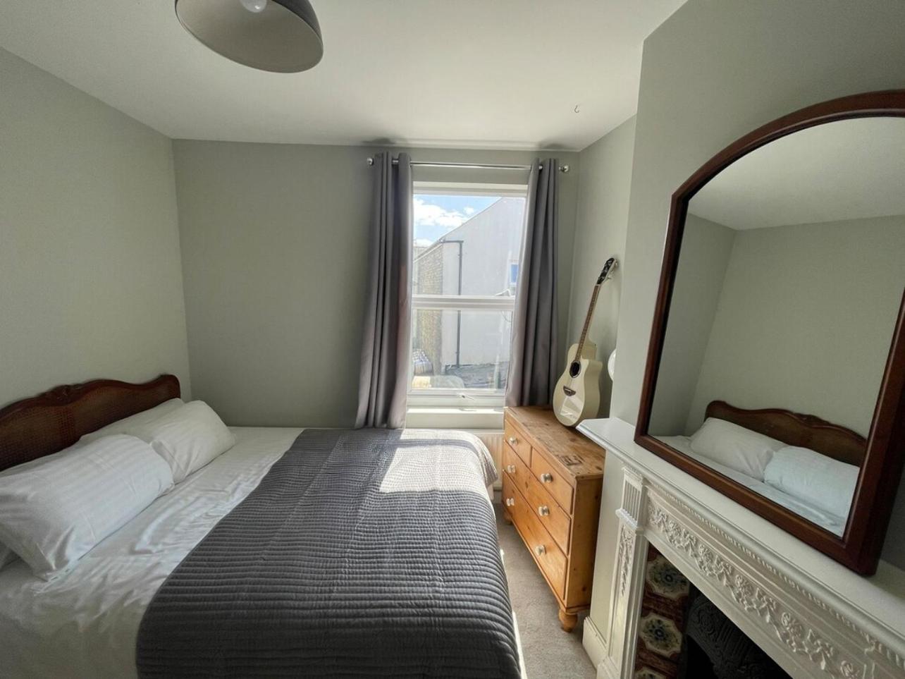 Large Beautiful Luxury Centre On On Mill Rd - Walk To Station And Centre *